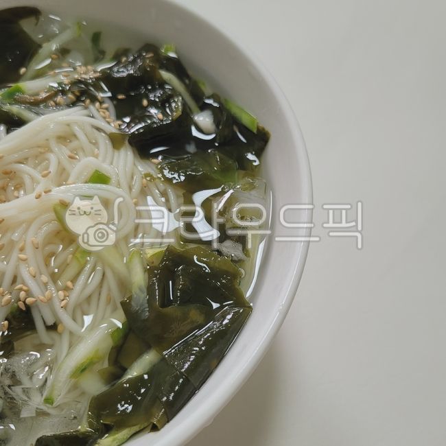 오이미역냉국,오이,미역,냉국,음식,식사,요리,food,cooking,통깨,국수,냉국수