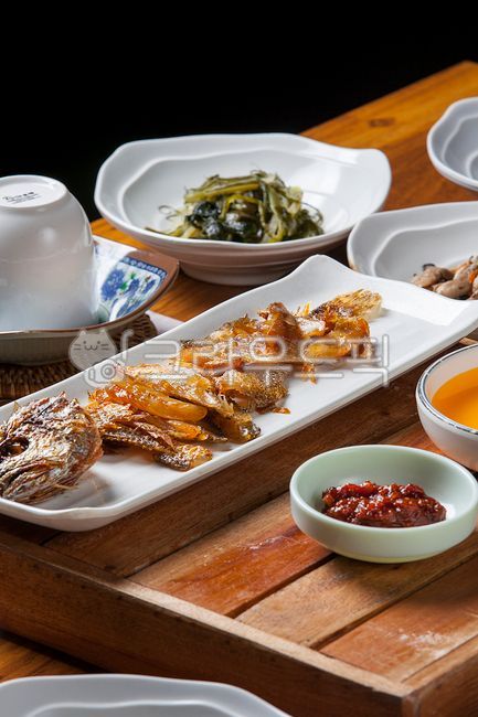 접시,굴비,영광굴비,법성포굴비,보리굴비,보리굴비정식,굴비정식,영광굴비정식,법성포굴비정식,생선,수산물,한정식,한식,백반,전통음식,전통요리,전통메뉴,전통,누룽지,원목트레이,원목받침,원목접시받침,접시받침,한국음식,민속음식,별미,영양식,건강식,웹빙음식,토속음식,영광보리굴비,법성포보리굴비,영광맛집,법성포맛집,굴비요리,요리,생선요리,생선구이,물고기,물고기요리,숭늉,바다생선,생선고기,고기,식사,food,음식,음식,식재료,요리,food,cook,meal,dishes,food reserves