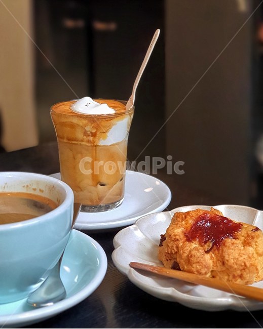 cup,컵,coffeecup,커피컵,saucer,받침접시,pottery,도기류,카페,커피숍,카페놀이,레스토랑,cafe,coffeeshop,스콘,아인슈페너,einspanner,비엔나커피,scone,food,음식,음식,식재료,요리,food,cook,meal,dishes,food reserves,디저트,간식,후식,dessert,snack