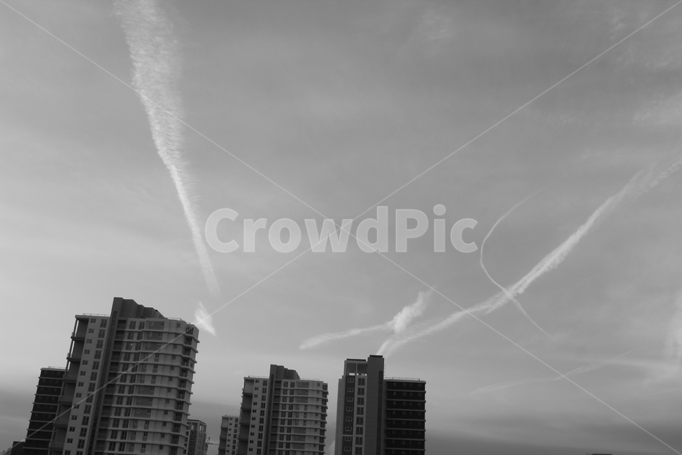 구름,아파트,도심,자연,이교관,도시,풍경,city,landscape,한국도시풍경,한국도시경관,korea cityscape,흑백,모노톤,monochrome,black and white,nature,weather,날씨,outdoors,옥외,office building,사무실 건물,building,건물