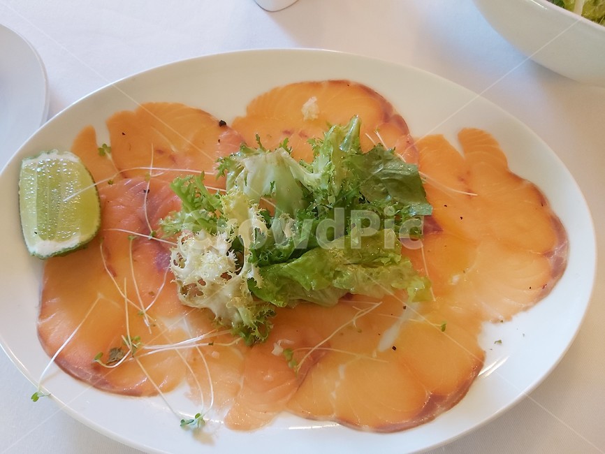음식,식사,요리,food,dish,meal,프랑스식,프렌치,프렌취,french,연어샐러드,연어,샐러드,salmon,salad,white,흰색,흰접시,흰테이블,식탁보,음식,식재료,요리,food,cook,meal,dishes,food reserves