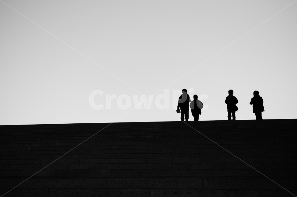 실루엣,사람,친구,우정,여행,박물관,추억,인물,travel,도심풍경,landscape,사람들,대중,군중,other people,crowd,인물실루엣,사람실루엣,character silhouette,human silhouette,흑백,모노톤,monochrome,black and white,silhouette,human,인간,person