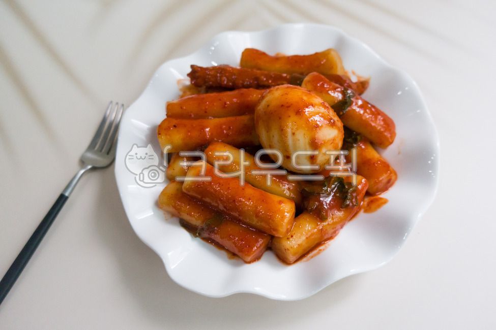 egg,boiled egg,snack,Fish cake,chili pepper paste,sauce,food,flour,chili powder,wheat rice cake,rice cake,Korean food,tteokbokki,snack bar