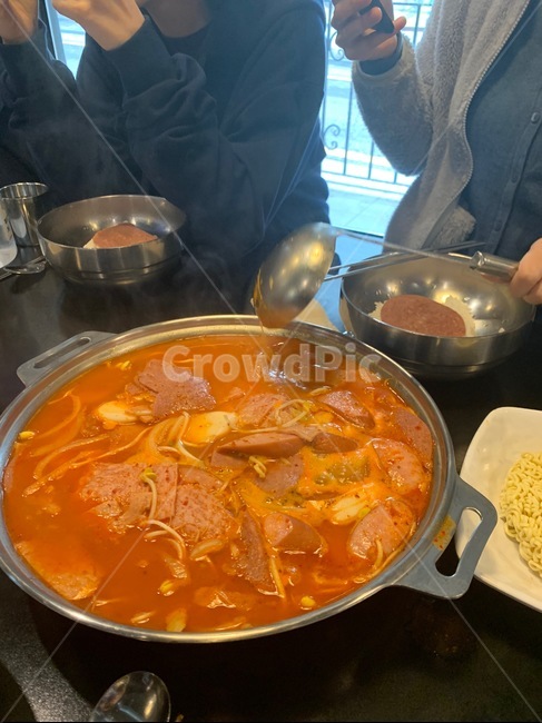 부대찌개,직장인점심,찌개,점심메뉴,햄,소세지