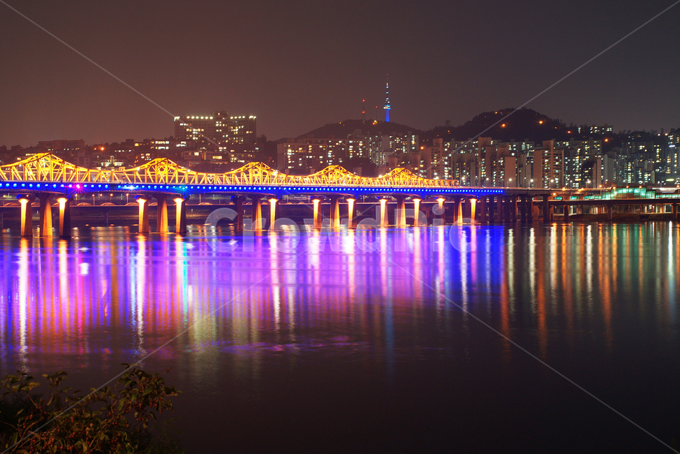 동호대교,야경,한강다리,교량,병용교량,트러스교,반영,한강,조명,야경,밤,풍경,nightscape,night,landscape,도시,city,한국도시풍경,한국도시경관,korea cityscape,건축물,건물외관,exterior,building,structure,architecture,construction,waterfront,워터 프론트,water,물,dock,독,pier,교각,port,포트