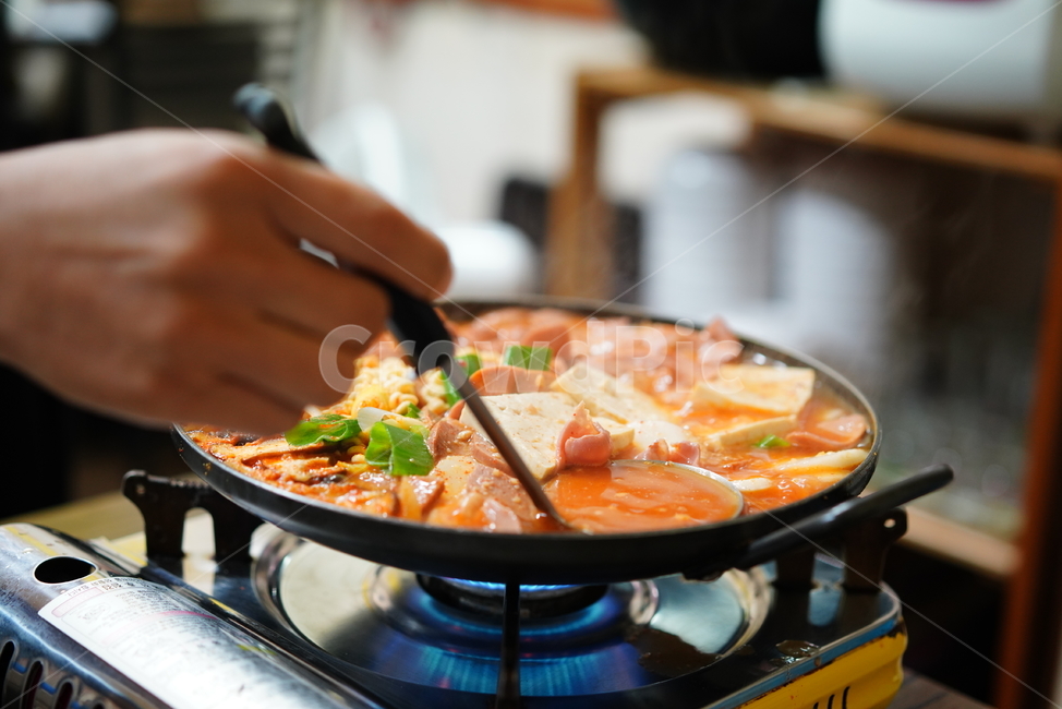 부대찌개,냄비,한식,먹거리,음식,국물,술안주,food,찌개,햄,식사,요리,음식,식재료,요리,food,cook,meal,dishes,food reserves,한식,한국음식,한국요리,korean food,korean dishes,korean meal,korean cook
