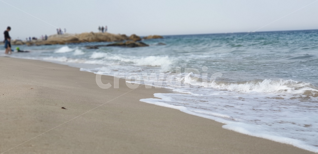 ocean,물,바다,자연,해안선,shoreline,person,human,사람,동해,강원도,휴양지,강원도앞바다,해변,바다,beach,sea