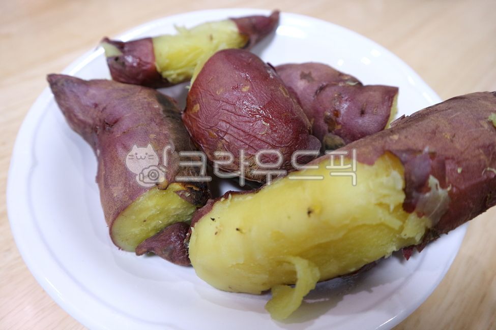 chestnut sweet potato,sweet potato,winter snack,Honey sweet potato,Steamed Sweet Potato,plate,vegetable,bowl,ingredients,Dietary Fiber,winter vegetables,9yearold crop,cooking,Pumpkin Sweet Potato,Fresh sweet potatoes,food ingredients,SteamedSweetPotato,sw