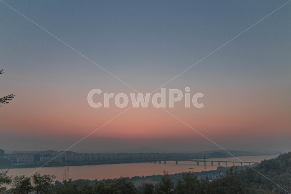 가을,노을,하늘,한강,다리,도시,풍경,city,landscape,한국도시풍경,한국도시경관,korea cityscape,색깔,색상,색채,색감,color sense,color sensitivity,feeling of color,nature,자연,outdoors,옥외,dusk,황혼,dawn,새벽,red sky,붉은 하늘,sky,sunset,일몰