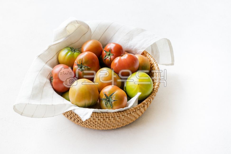 Add,close up,tableware,rattan basket,fruit,recipe,healthy eating life,vegetable,inside,Daejeo Tomato,food,lifestyle,food preparation,copy space,Food Ingredients,diet,fresh,organic,table,full