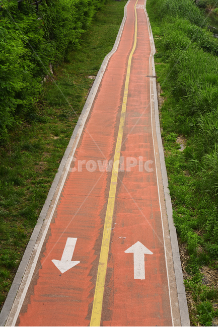 symbol,arrow,line,long way,two way,life,advance,road,backward,path of life,guide,direction,Advance,forward,suggestion,start,private road,unending,backwards,junior,from now on,retreat,center line,bicycle road,instruction,background,road name