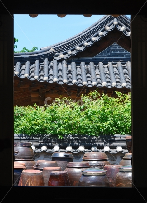 한옥,기와집,장독,장독대,항아리,민속,기와,양반집,양반,문,방문,건축,전통건축,고건축,담장,한국전통,한국문화,korean traditional,korean culture