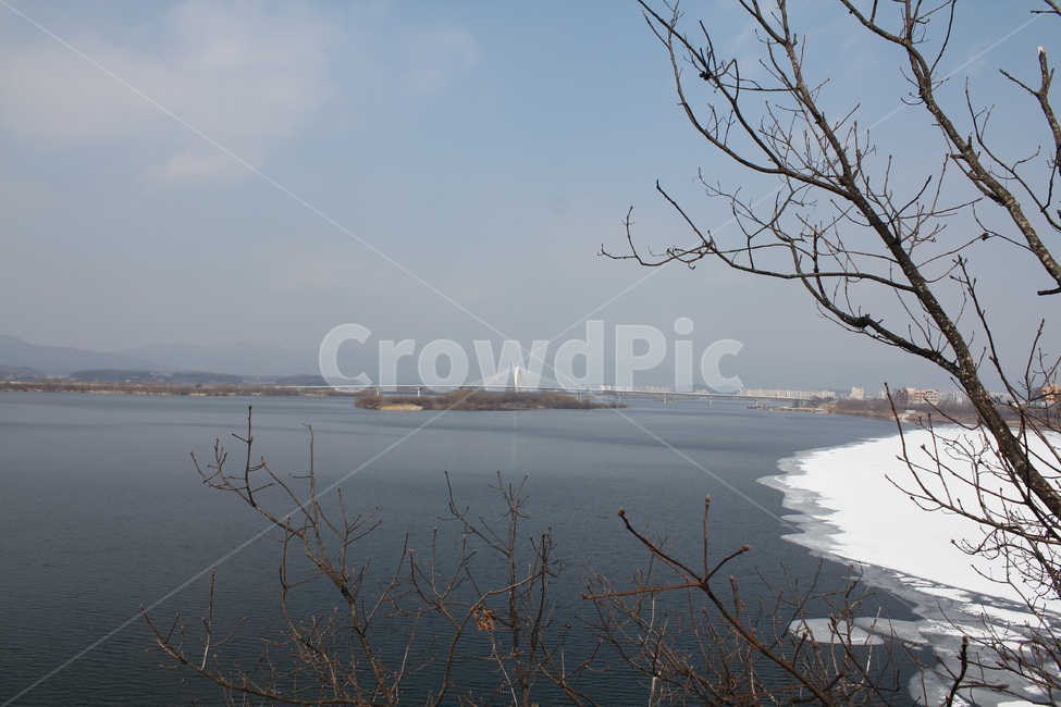 호수,자연,풍경,겨울,물,하늘,겨울,계절,winter,season,자연,풍경,nature,landscape,water,outdoors,옥외,land,땅,ocean,대양,sea,바다,shoreline,해안선