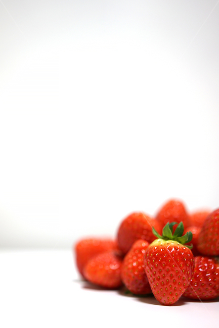 딸기,strawberry,과일,음식,겨울철과일,빨강,레드,red,베리,음식,식재료,요리,food,cook,meal,dishes,food reserves,과일,열매,fruit