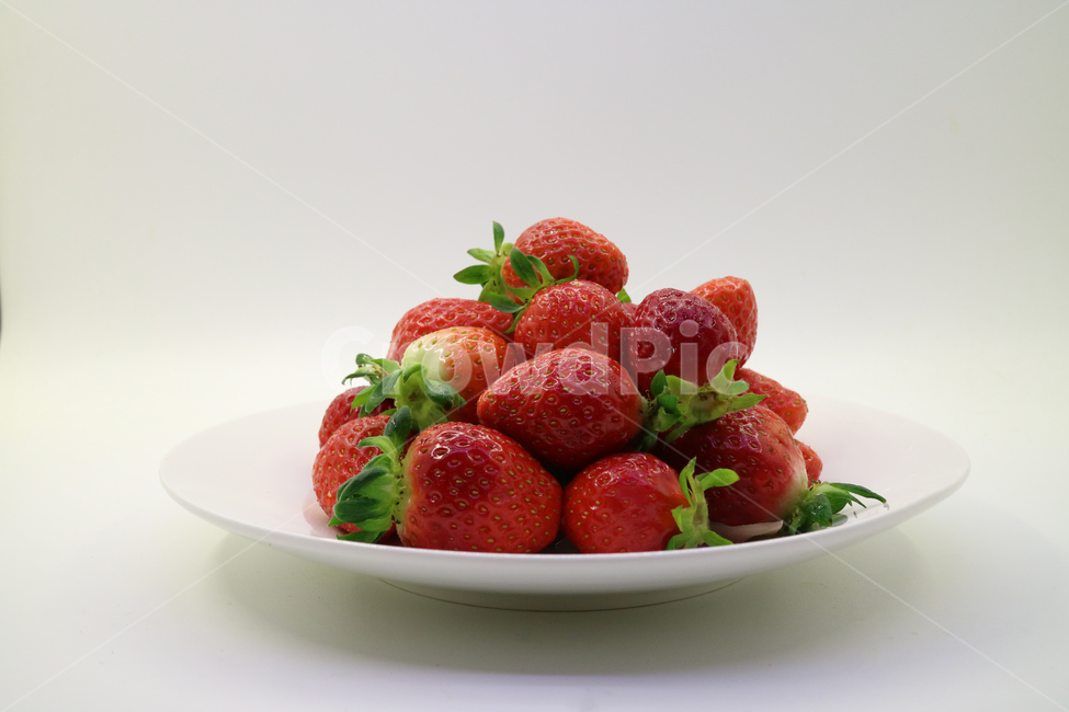 딸기,과일,빨강,음식,식품,식재료,음식재료,요리재료,열매,빨간딸기,신선한,접시,오브젝트,누끼,음식,식재료,요리,food,cook,meal,dishes,food reserves,과일,열매,fruit,누끼,remove background