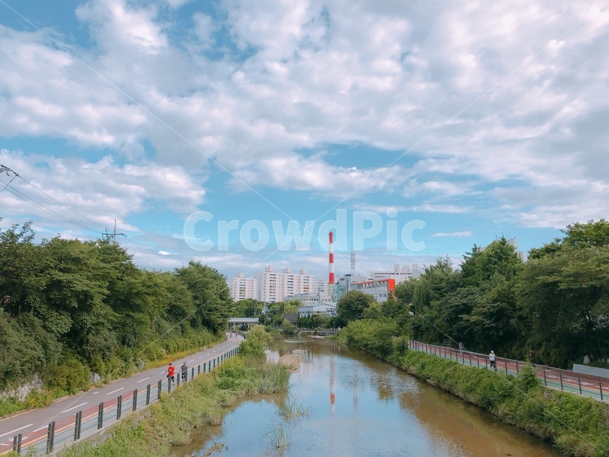 하늘,풍경,맑은하늘,구름,청량,날씨,도시,풍경,city,landscape,ditch,도랑,water,물,outdoors,옥외