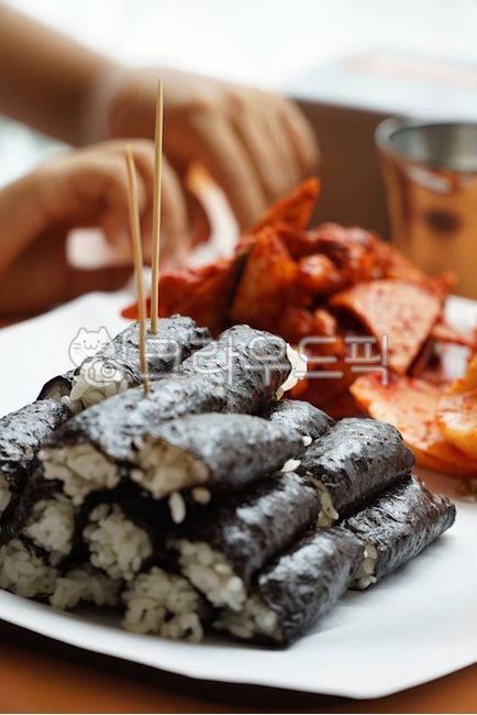 충무김밥,김밥,꼬마김밥,gimbab,meal,kreanfood,깍두기,김치,석박지,섞박지,무김치,오징어볶음,오징어무침,음식,요리,food,통영김밥,통영충무김밥,충무,통영,먹거리,한국음식,chungmugimbap,koreanfood,koreandishes,koreanmeal,koreancook,이쑤시개