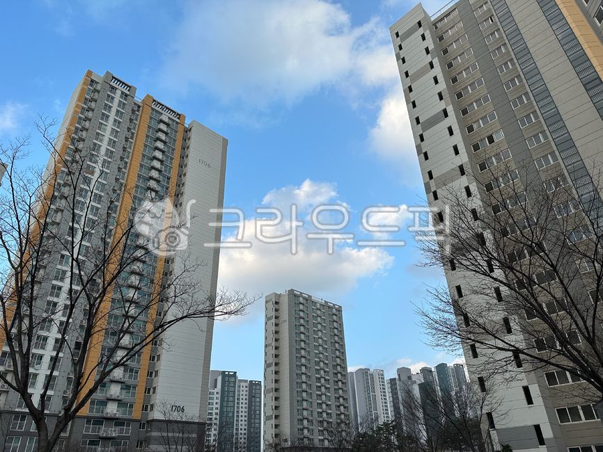 sky,cloud,city,weather,apartment,building