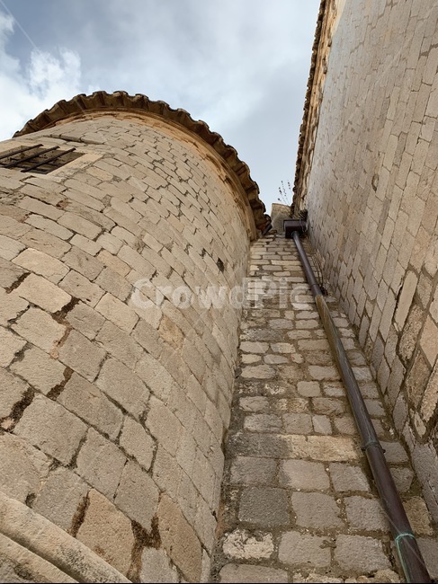 sky,castle,old,dubrovnik,building,stone,croatia,rampart,pipe,Dubrovnik,Croatia