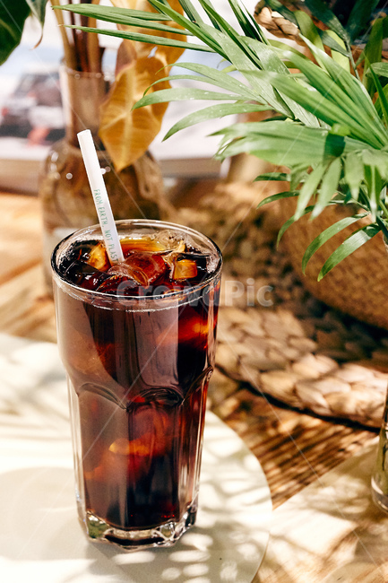 beverage,마실것,drink,커피,예멘모카,핸드드립,handdrip,dripcoffee,드립커피,예멘모카마타리,카페,감성,coffee,cafe,유리컵,아이스커피,icecoffee,얼음,커피,카페,coffee,cafe