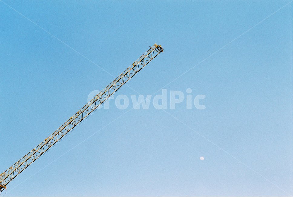 크레인,공사중,공사현장,하늘,달,산업,industry,industrial,건설업,건축업,construction industry