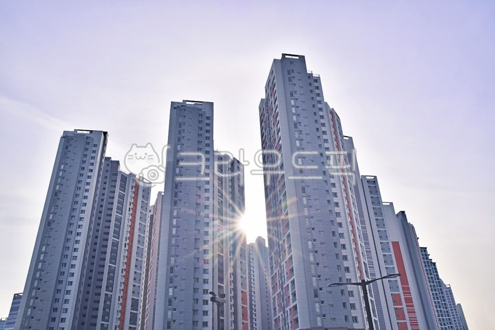 신도시아파트,고층아파트,분양,부동산,매매,입주,주택,빛갈라짐,신도시,주거지,하우스,전세,임대,아파트단지,고층건물,도시,building,건물,town,apartmentbuilding