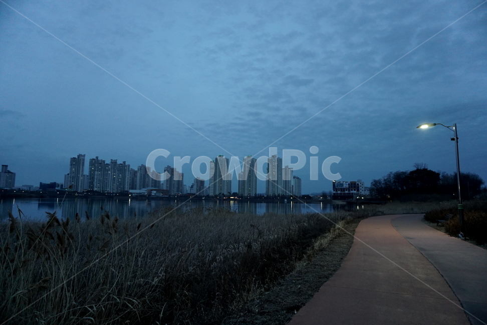 야경,저녁산책,어두운,시원한,감성적인,편안함,자연,경치,도시,풍경,city,landscape