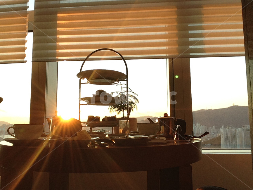석양,티타임,카페,빛,태양,분위기,아침식사,조식,브런치,breakfast,brunch,휴식,힐링,rest,relaxation,healing