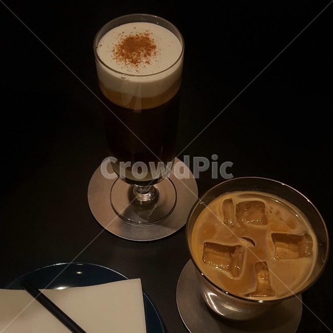 커피컵,컵,라떼,마실것,커피,아인슈페너,휘핑크림,분위기있는,카페,커피숍,따뜻한,아이스음료,라떼는말이야,latte,beverage,drink,coffeecup,cup,glass,coffeeshop,cafe,ice,cream,카페배경,배경화면,감성카페,감성적인,서울카페,카페풍경,분위기카페,커피,카페,coffee,cafe