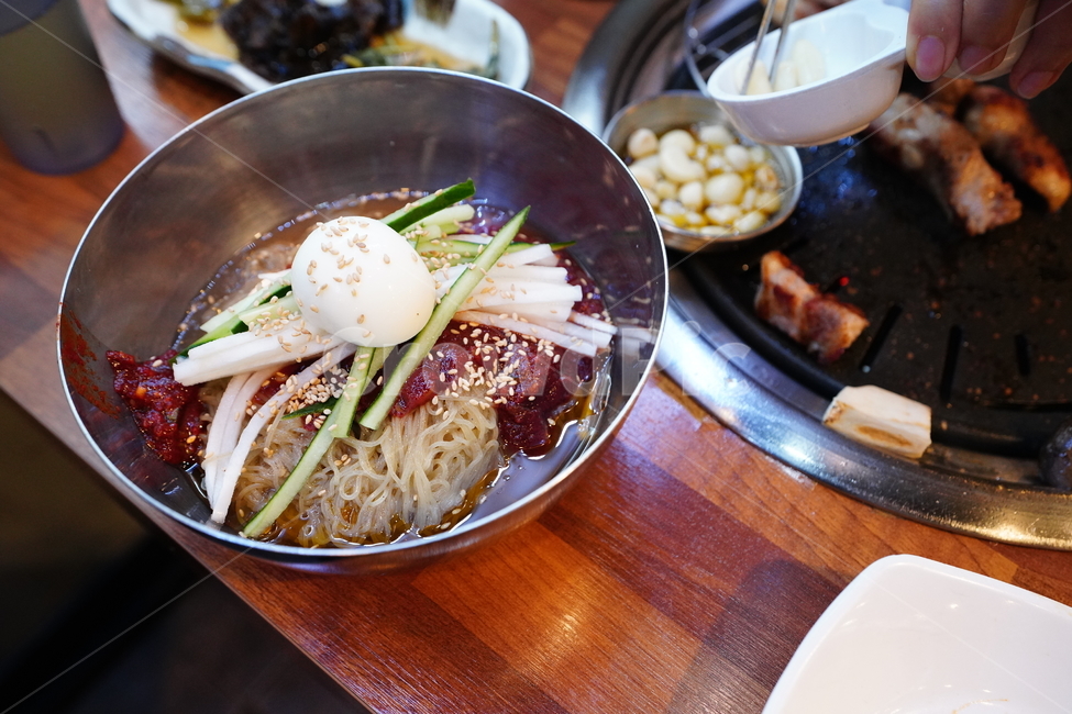 냉면,후식,식사,면발,면요리,비빔,먹방,고기,한식,계란,푸드,음식,식재료,요리,food,cook,meal,dishes,food reserves,면류,면요리,noodles,한식,한국음식,한국요리,korean food,korean dishes,korean meal,korean cook