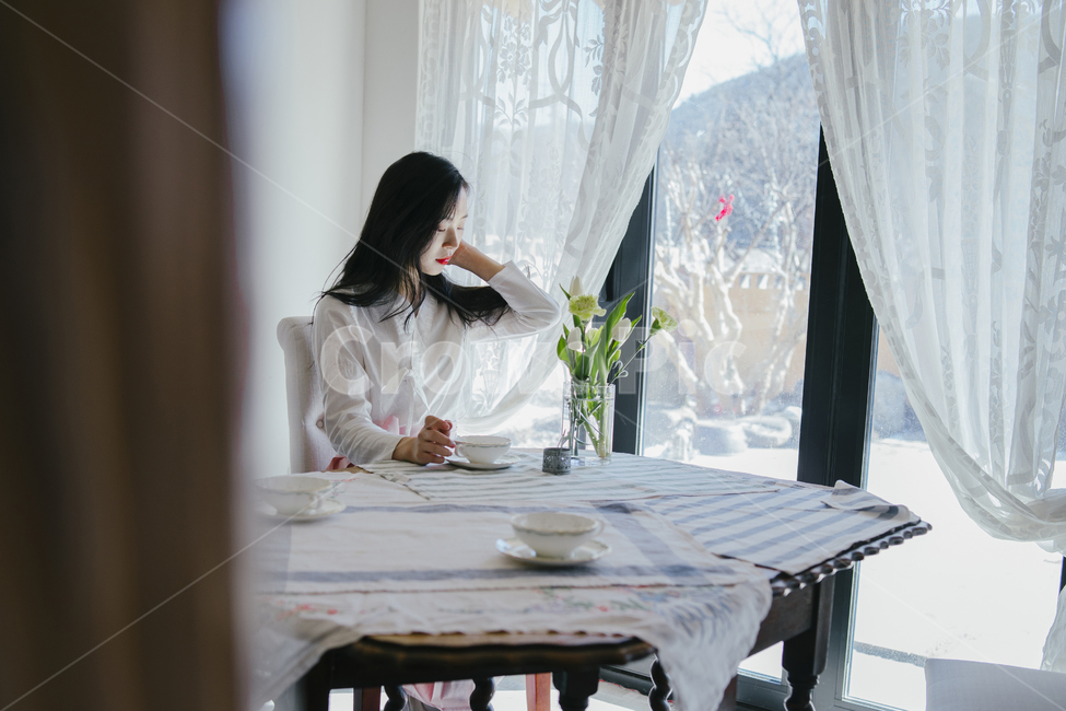 감성사진,한복,휴식,힐링,인물사진,설날,명절,차,tea,portrait,사람,인물,인간,human,person,여성,여자,woman,female,lady,커피,카페,coffee,cafe,휴식,힐링,rest,relaxation,healing