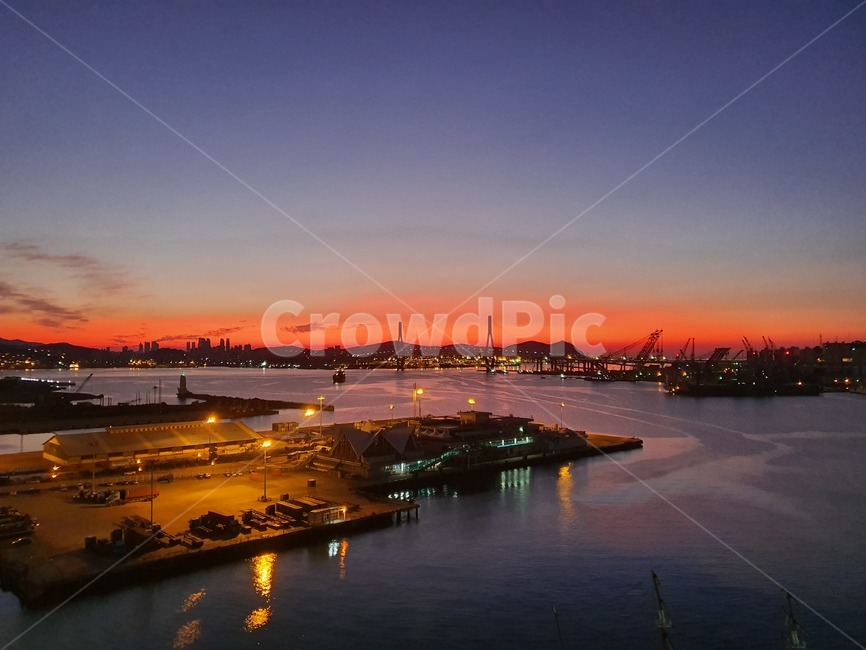 nature,자연,sky,하늘,dawn,새벽,sunset,일몰,dusk,황혼,redsky,붉은하늘,부산항,부산,busan,야경,밤,풍경,nightscape,night,landscape,outdoors,옥외,water,물,red sky,붉은 하늘