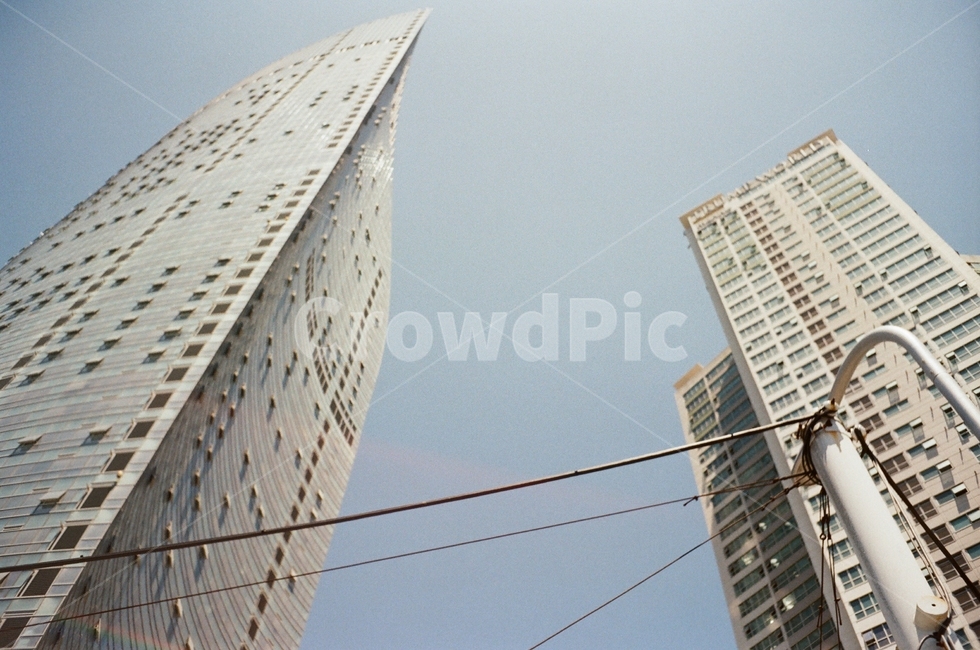 town,도시,urban,어반,highrise,고층건물,building,건물,city,시티,officebuilding,사무실건물,tower,탑,steeple,뾰족한탑,spire,첨탑,architecture,건축물,건축물,건물외관,exterior,building,structure,architecture,construction