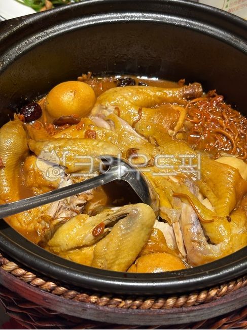Hwanggi Baeksuk,Chinese,Chinese food,Baeksuk,chicken dish,oriental,culture,food,Asian,ladle