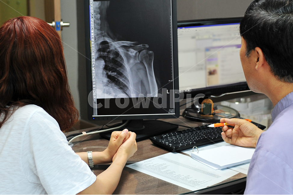 joint,Medical treatment,diagnosis,Fracture,bone,xray,doctor,patient,Orthopedics,musculoskeletal,shoulder,shoulder pain,hospital,Xray reading