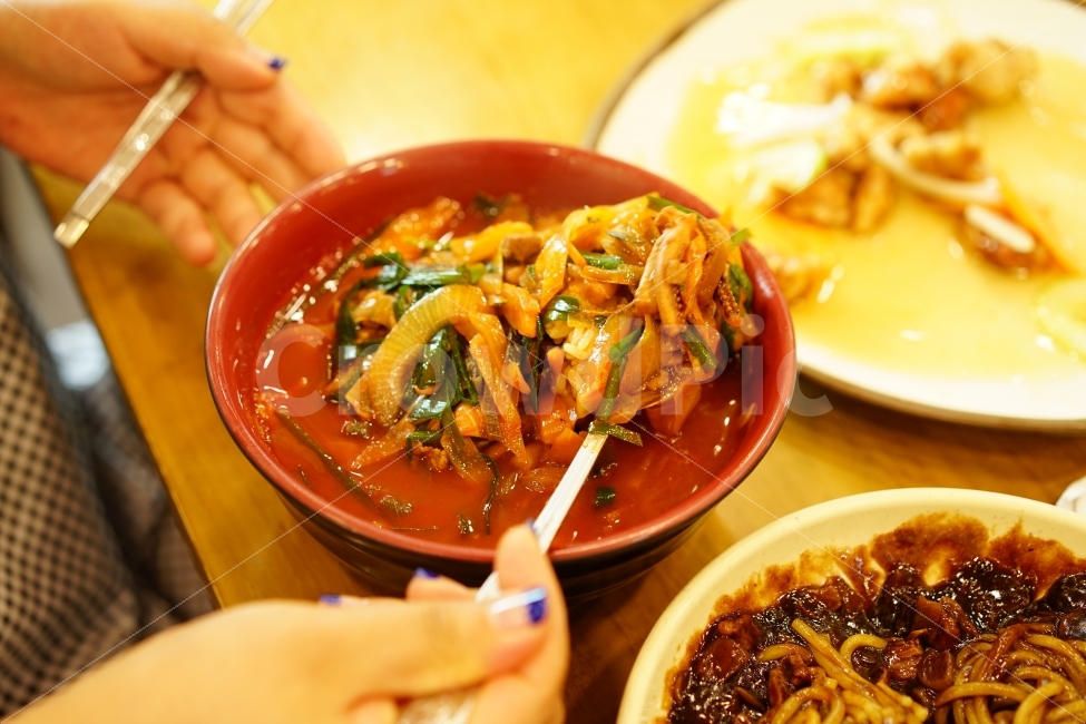 	짬뽕,짬뽕밥,음식,중화요리,국물,국물요리,매콤,식사,푸드,점심,맛집,먹부림,먹방,사람,인물,인간,human,person,음식,식재료,요리,food,cook,meal,dishes,food reserves,중식,중국음식,중화요리,chinese food,chinese dishes,chinese meal,chinese cook
