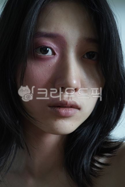 인간,사람,상처,멍,얼굴,다친얼굴,상처난얼굴,person,human,face