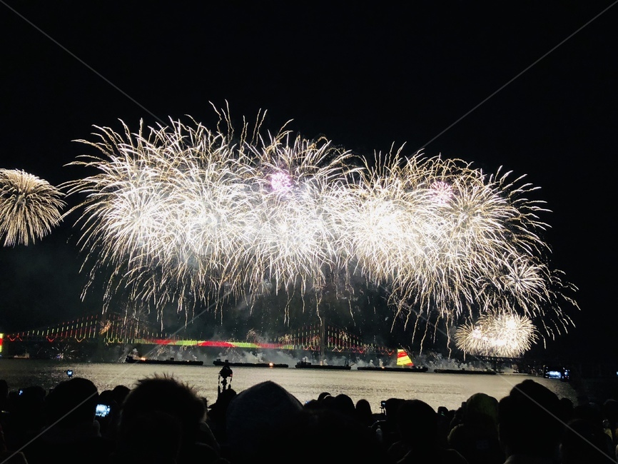 nature,자연,outdoors,옥외,인간,human,사람,person,폭죽,불꽃축제,해운대,해운대불꽃축제,해운대해수욕장,부산,부산명소,부산광광지,겨울축제,야경,밤,풍경,nightscape,night,landscape,축제,행사,festival,carnival,event