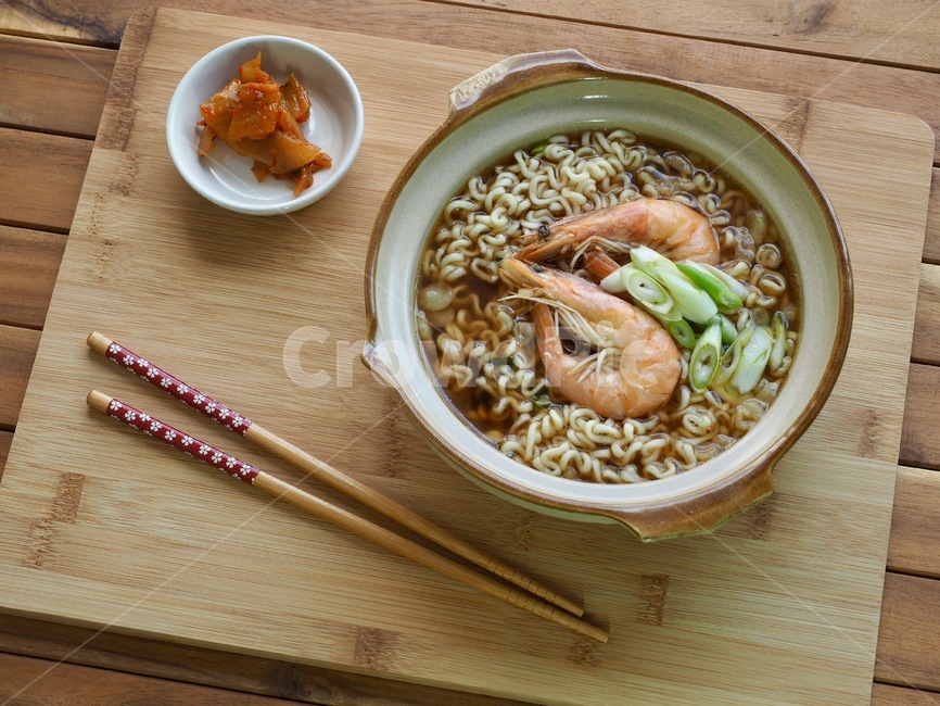 라면,새우라면,새우,한국음식,식품,한식,한국문화,한국,배경,음식문화,웰빙,문화,아시아,아시아음식,전통,음식,요리,면요리,국물,파,음식,식재료,요리,food,cook,meal,dishes,food reserves,면류,면요리,noodles