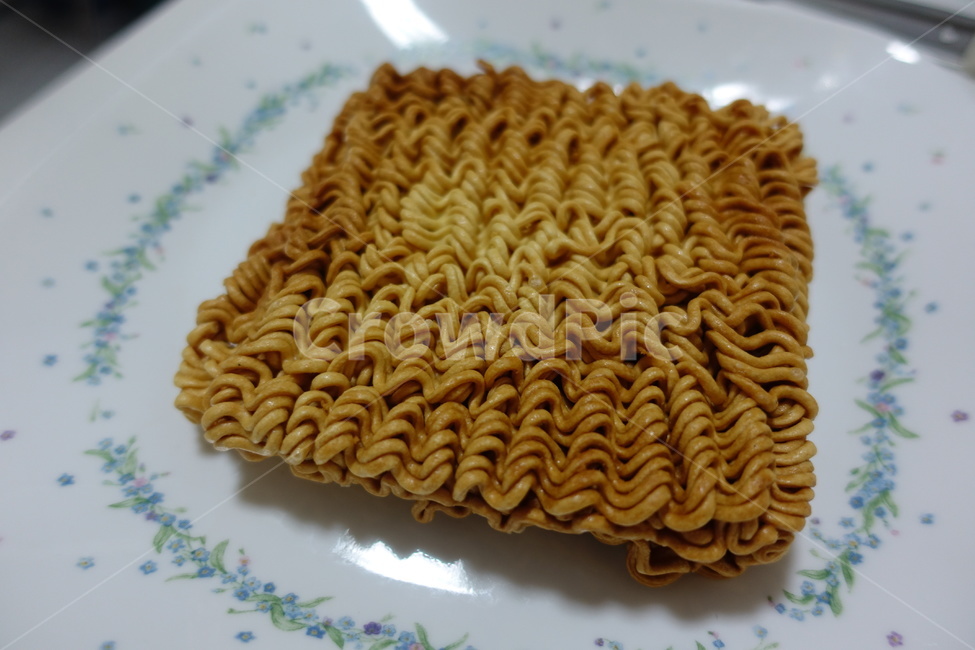 간식,라면땅,과자,주전부리,생라면,라면사리,음식,food,음식,식재료,요리,food,cook,meal,dishes,food reserves,디저트,간식,후식,dessert,snack
