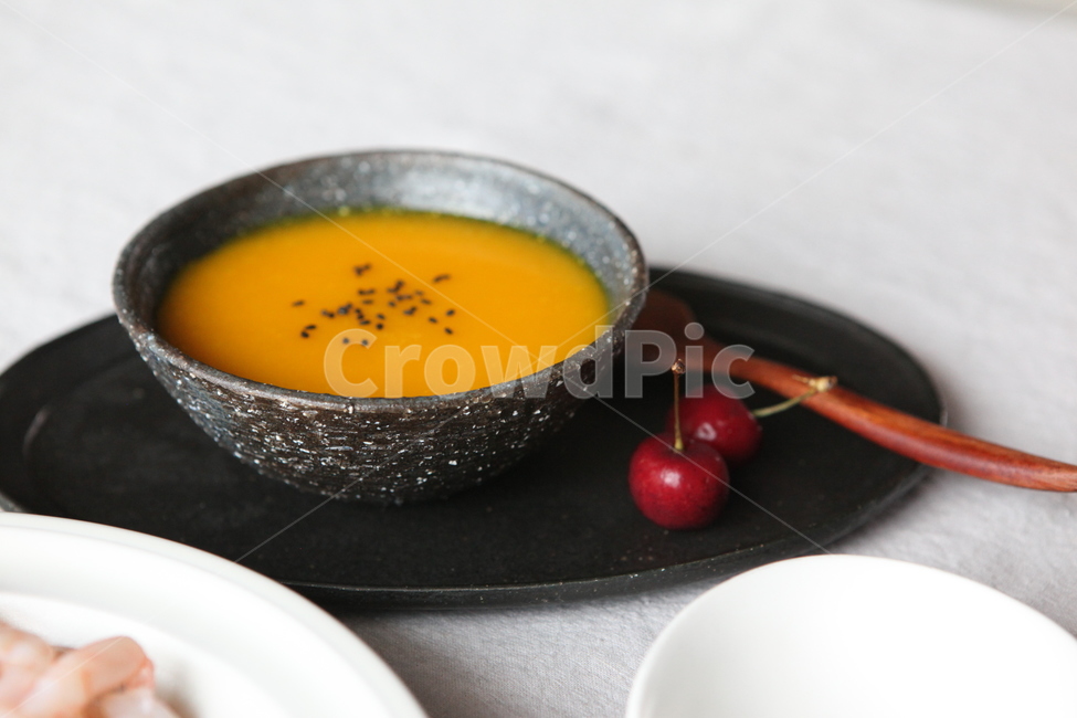호박죽,깨,플레이팅,한식,디저트,음식,접시,그릇,요리,푸드,푸드스타일링,푸드스타일,음식,식재료,요리,food,cook,meal,dishes,food reserves,한식,한국음식,한국요리,korean food,korean dishes,korean meal,korean cook