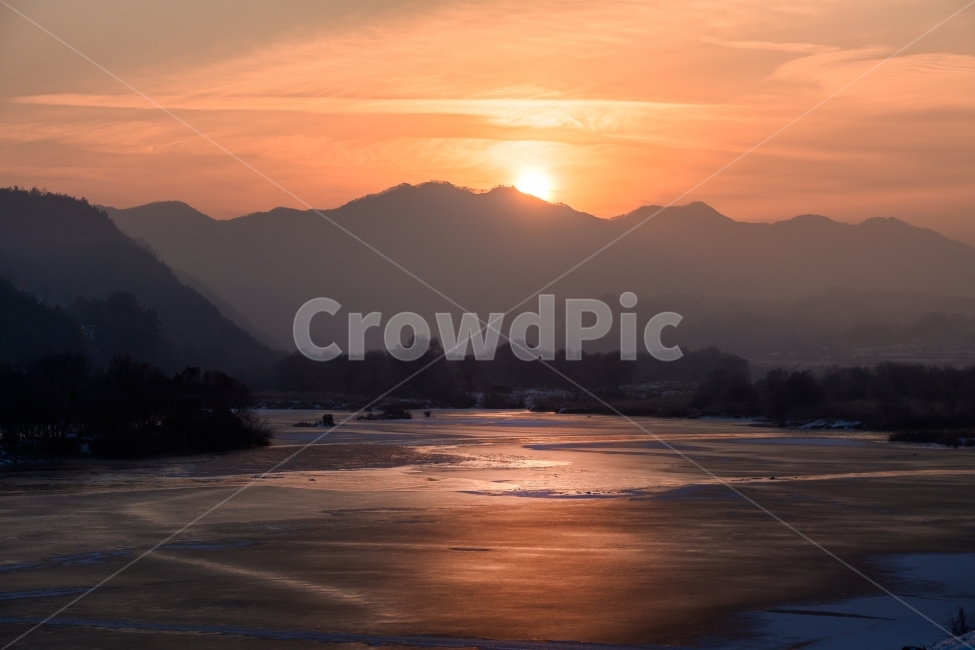 풍경,일출,겨울,landscape,아침,겨울,계절,winter,season,자연,풍경,nature,landscape,한국자연풍경,한국자연경관,korea nature landscape,outdoors,옥외,dusk,황혼,dawn,새벽,sky,하늘,red sky,붉은 하늘,sunset,일몰,sunlight,햇빛