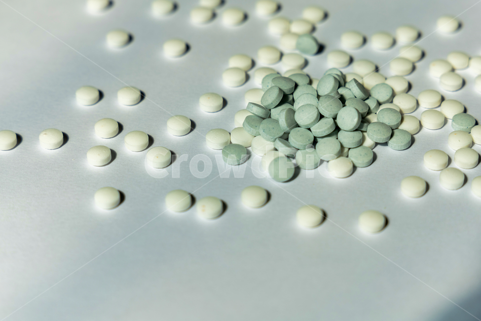 care,closeup,dose,drug,green,health,healthy,illness,medical,medicament,medication,medicine,nutrition,pharmaceutical,pharmacy,pill,prescription,tablet,vitamin,white,약,비타민,알약,캡슐,치료약