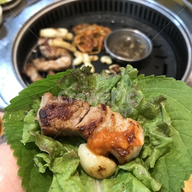삼겹살,쌈,삼겹살쌈,돼지고기,고기,상추쌈,음식,식재료,요리,food,cook,meal,dishes,food reserves,육류,고기,meat,한식,한국음식,한국요리,korean food,korean dishes,korean meal,korean cook