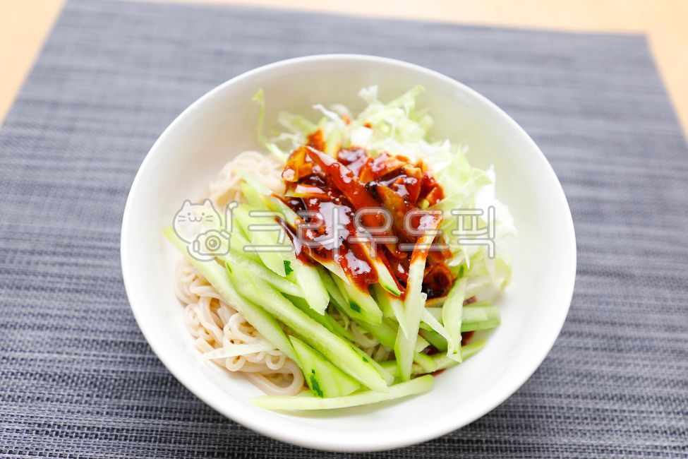 bibim noodles at home,Korean image,Spicy Jjolmyeon,hot food,Bibimmyeon,Spicy,Jjolmyeon,hot dishes,hot taste,plate,summer food,food,meal,korea,dish,Bibim Noodles,Korean food,traditional food,spicy food,hot dish