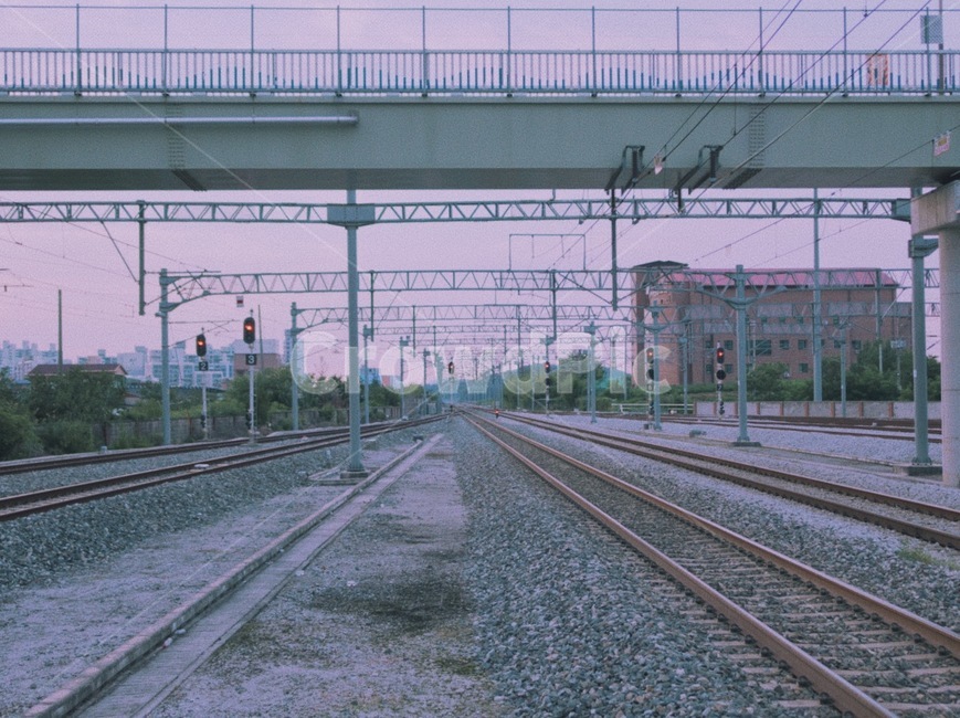 기찻길,기차,기차역,철길,철도,하늘,노을,신호등,돌맹이,rail,train,station,육교,전깃줄,전선