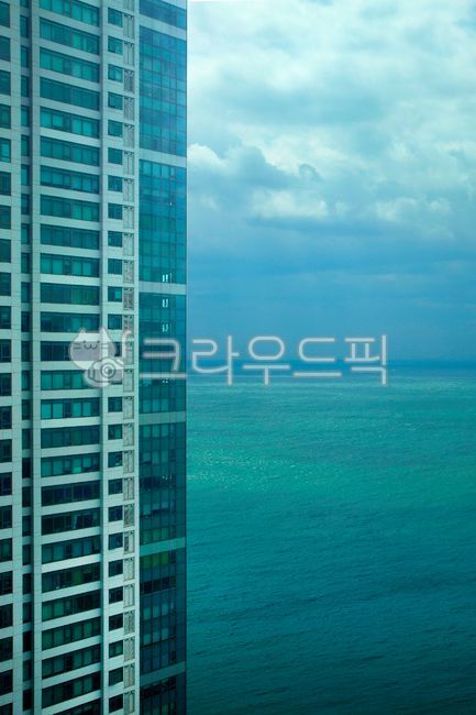 blue sky,city,bluesky,construct,sea,building,beaches,Beach,office building,high rise building,architecture,officebuilding,highriseapartments,Haeundae,horizon,highrise,ocean,haeundae,buildings,highrise apartment