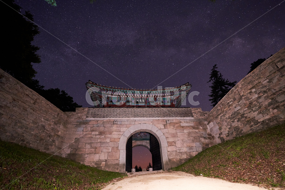 문경새재,은하수,별,도립공원,별밤,밤하늘,야경,밤,풍경,nightscape,night,landscape,한국전통,한국문화,korean traditional,korean culture,건축물,건물외관,exterior,building,structure,architecture,construction