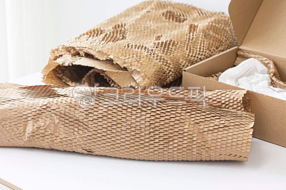gift,delivery,parcel,Paper box,Box,box,packaging,Unboxing,wrapping paper,Eco,delivery box,paper wrapping paper,paper,tape,boxing,packaging material,paper box,Jiami