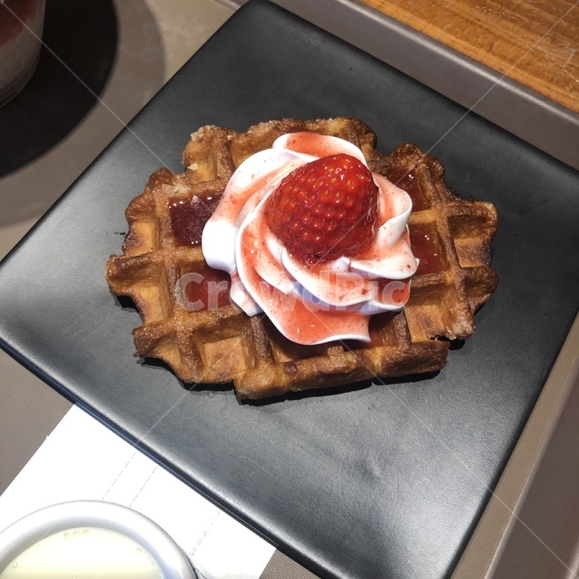 딸기,와플,디저트,크림,음식,food,cream,strawberry,dessert,디저트,간식,후식,dessert,snack